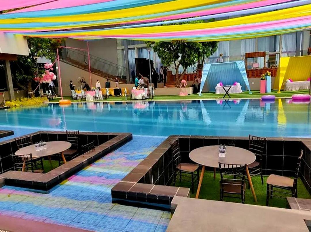 The Democracy Hotel & Resorts Нашик Екстер'єр фото